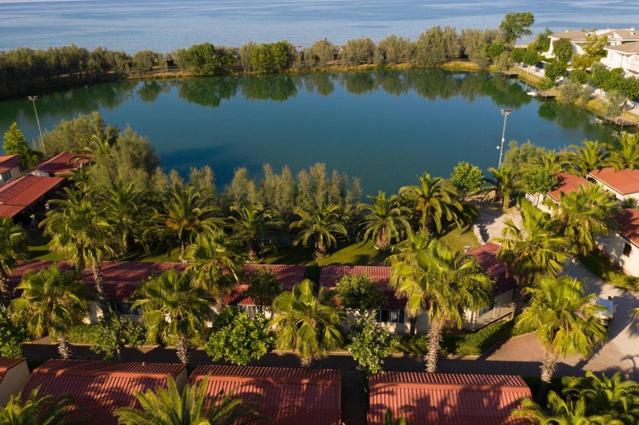 Village Lake Placid Silvi Marina Ngoại thất bức ảnh