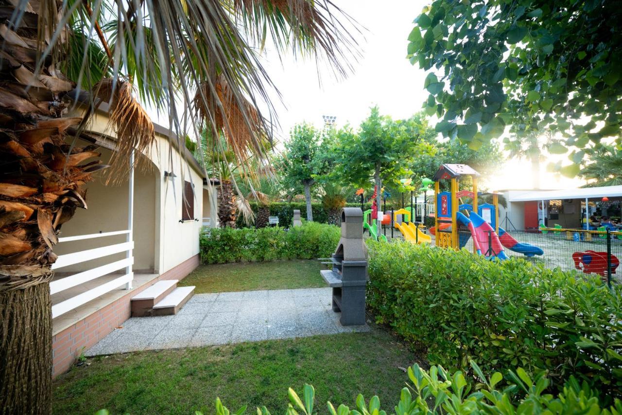 Village Lake Placid Silvi Marina Ngoại thất bức ảnh